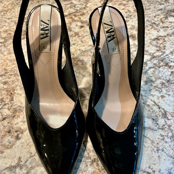 Black patent sling back heels from Zara - Picture 3 of 7
